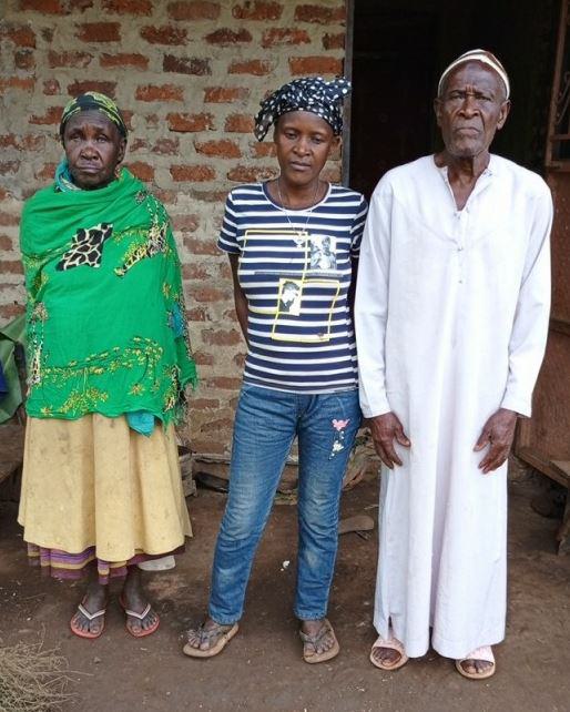 Saidati Nsungwa und Idd Byabasaija (Mitte Tochter)